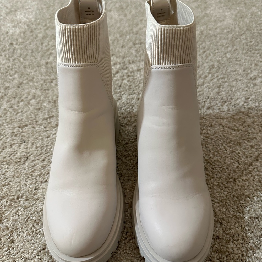 Steve Madden Cream Pull-On Chelsea Boots